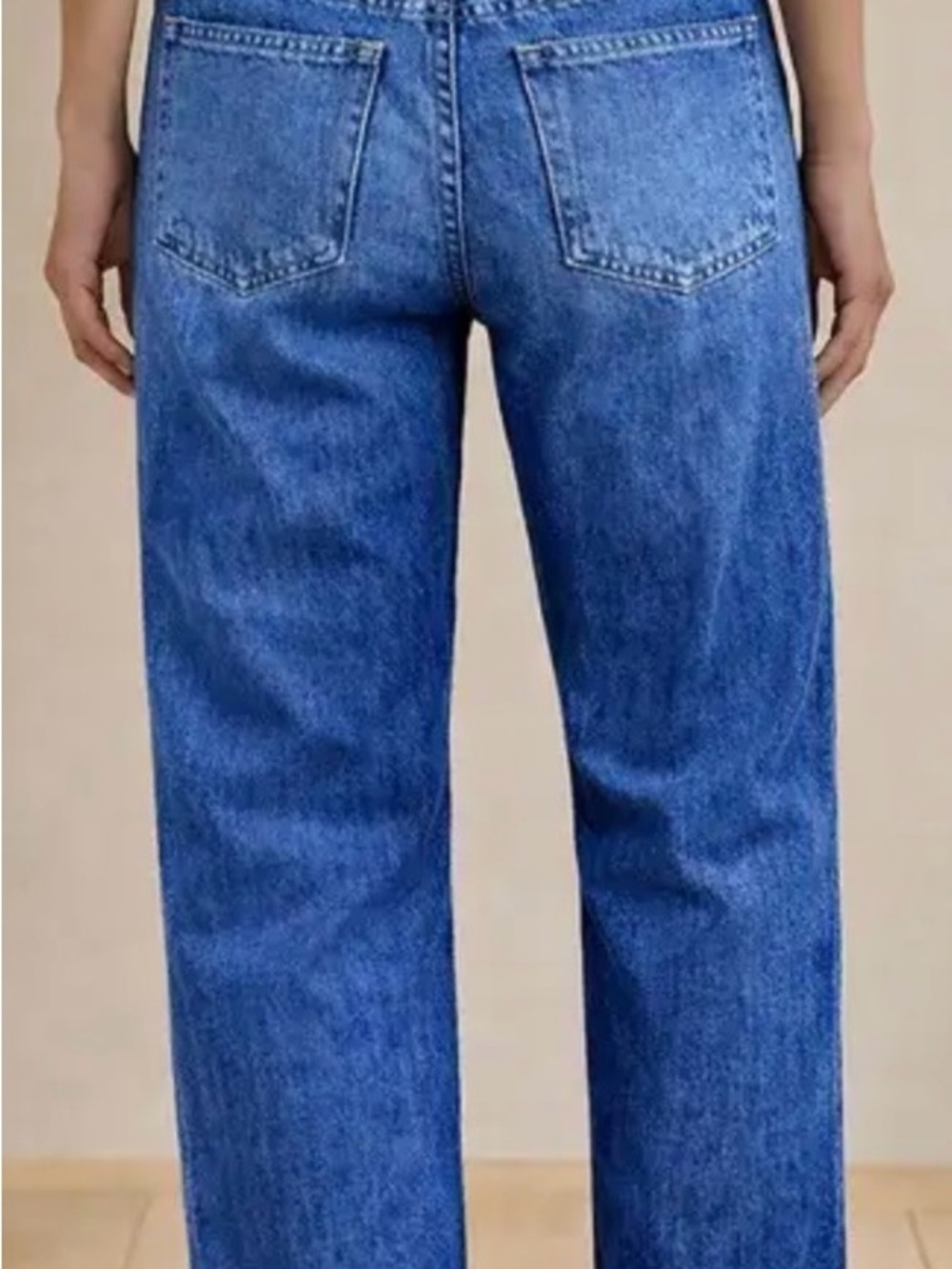 Mid-rise barrel leg blue jeans. NWT. So cute and comfortable. Size large - Picture 4 of 4